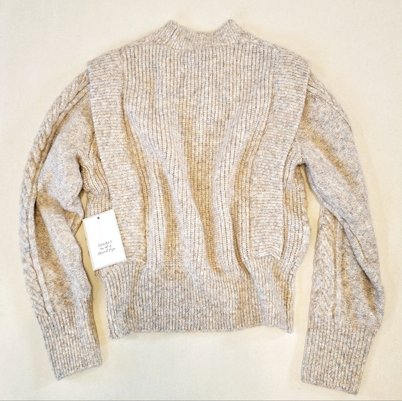 🕊️30% off 3!! Calligraphie Oatmeal Cable Knit Sweater size Medium - Picture 4 of 4